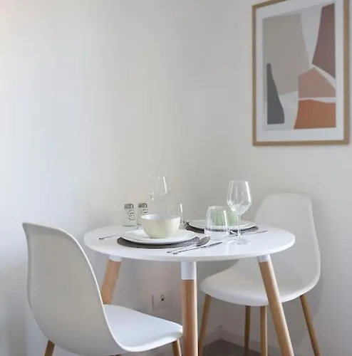 Appartement Cozy White Near New Bazaar / Center Tirana