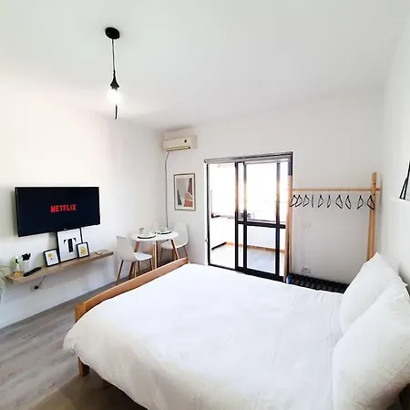 Cozy White Near New Bazaar / Center