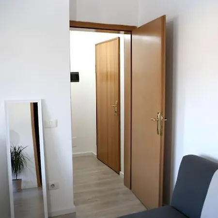 Apartment Cozy White Near New Bazaar / Center